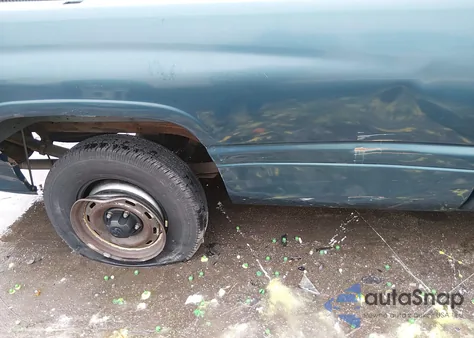 1996 Dodge Ram 1500 z USA, uszkodzony, nr VIN 1B7HC16X9TS692076